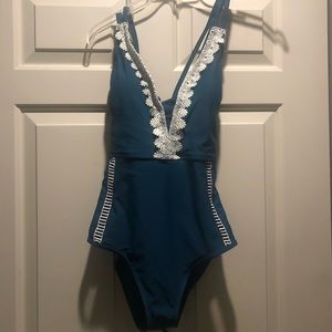 Time and Tru Women’s Bathing Suit